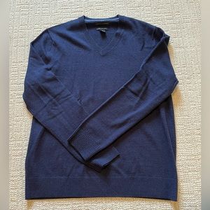 Banana Republic Extra Fine Merino Wool V-Neck Sweater | Size L